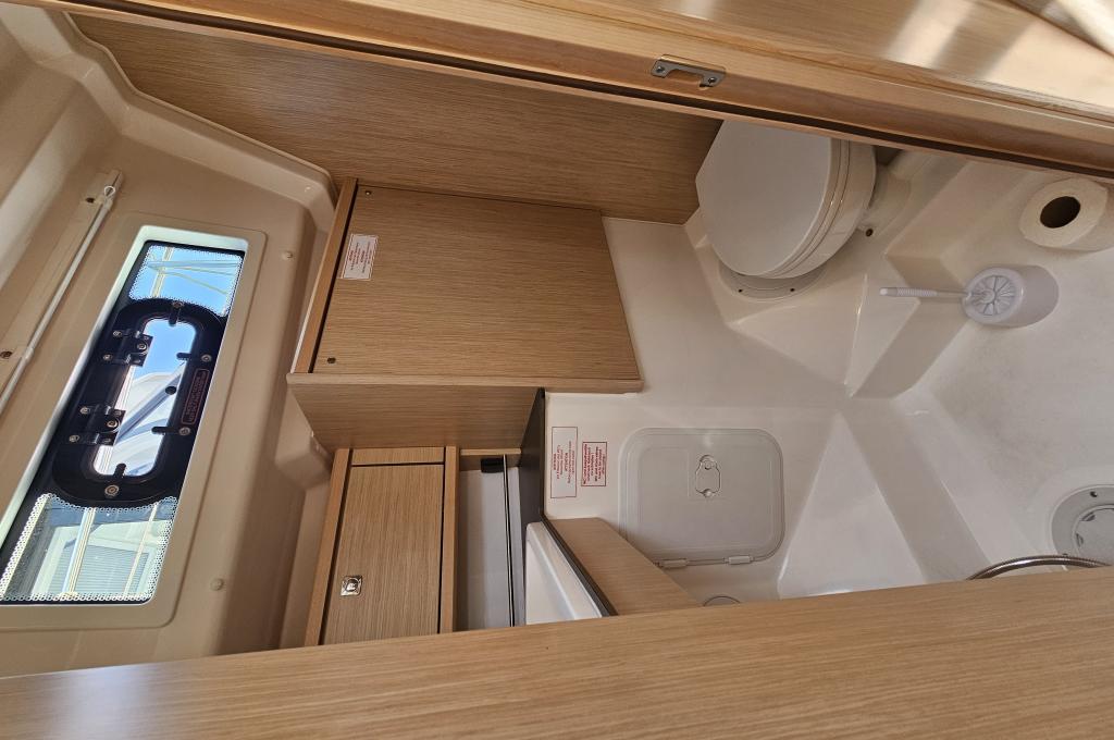 Catalog photo (may differ)