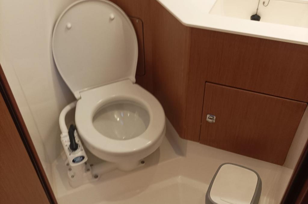 Catalog photo (may differ)