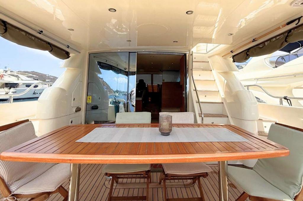 Catalog photo (may differ)