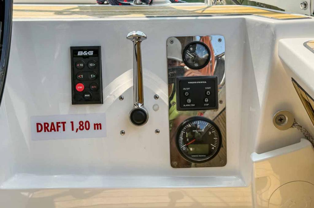 Catalog photo (may differ)