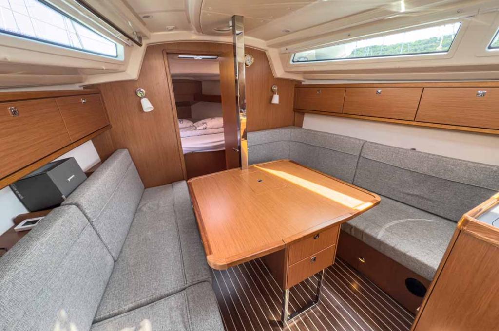 Catalog photo (may differ)