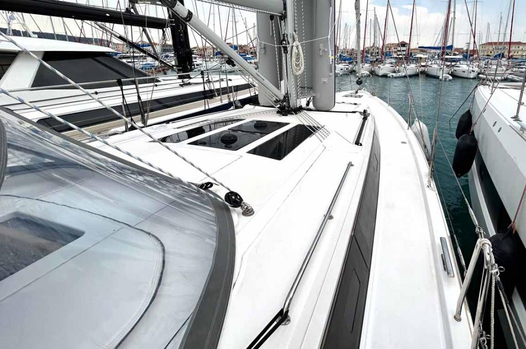 Catalog photo (may differ)