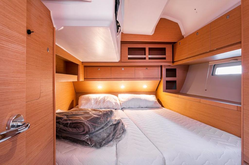 Catalog photo (may differ)