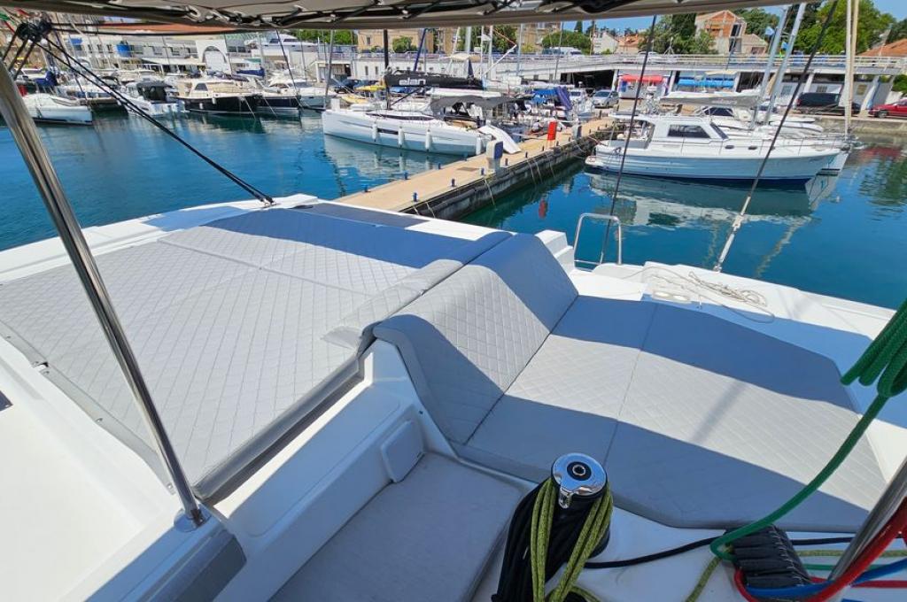 Catalog photo (may differ)