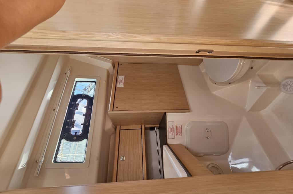 Catalog photo (may differ)