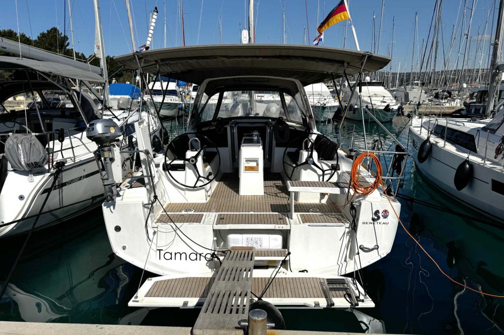 Catalog photo (may differ)