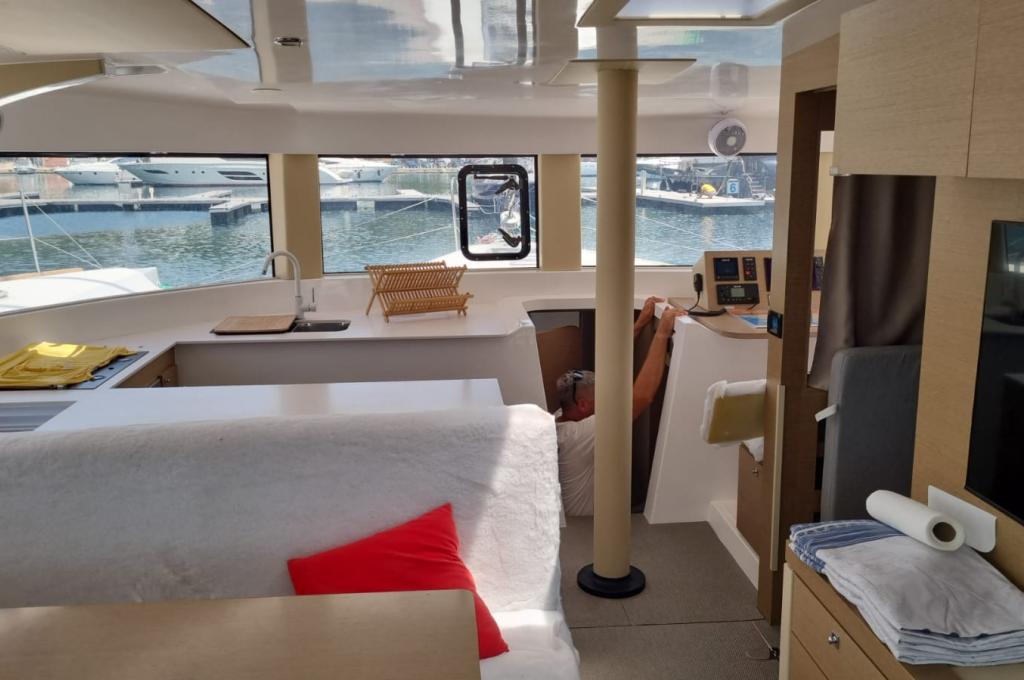 Catalog photo (may differ)