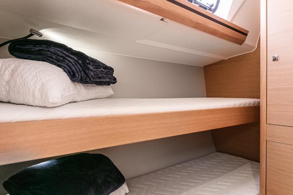 Catalog photo (may differ)