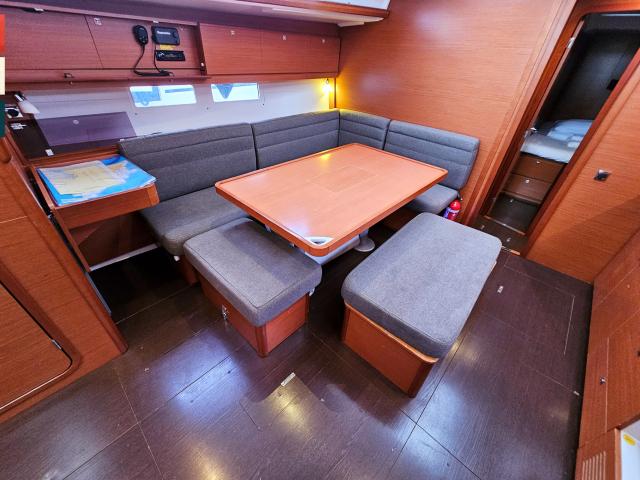 Catalog photo (may differ)