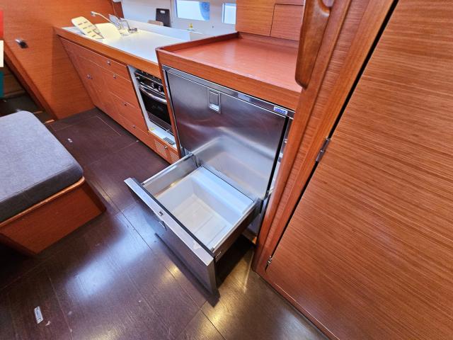 Catalog photo (may differ)