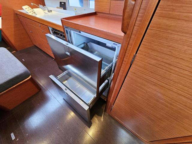 Catalog photo (may differ)